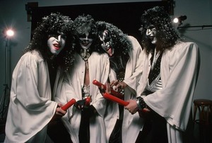  吻乐队（Kiss） ~Hollywood, California...October 19, 1976 (Creem Magazine 照片 session)