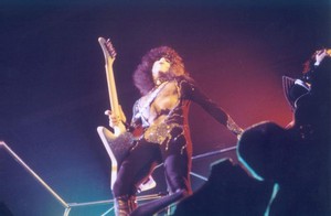  吻乐队（Kiss） ~Reading, Massachusetts...November 15-21, 1976