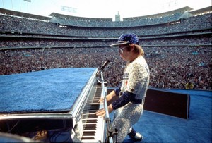  Elton John buổi hòa nhạc Dodger Stadium 1975