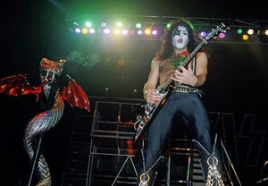  Kiss (NYC) December 14-16, 1977