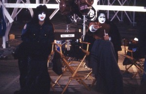  ciuman ~Valencia, California…May 11-15, 1978 (KISS Meets the Phantom of the Park)