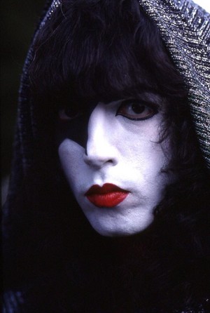  ciuman ~Valencia, California…May 11-15, 1978 (KISS Meets the Phantom of the Park)