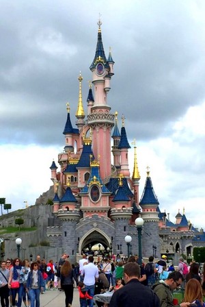  La অট্টালিকা de la Belle au Bois Dormant [The দুর্গ of the Sleeping Beauty] (Disneyland Paris)