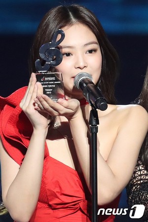  Jennie at Gaon Chart âm nhạc Awards 2019