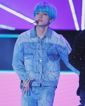 Taehyung/ V(blue haired)💖