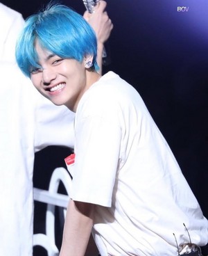 Taehyung/ V(blue haired)💖