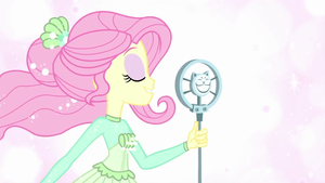 Fluttershy singing to the right EGDS26