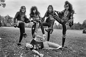  吻乐队（Kiss） ~Cadillac, Michigan...October 9-10, 1975