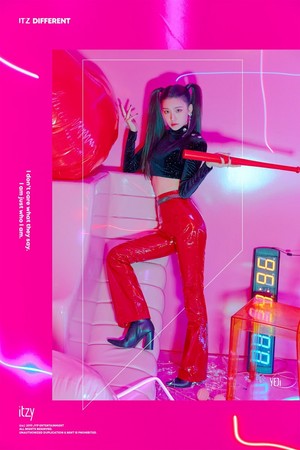  Yeji's individual fotos for 'IT'z Different'