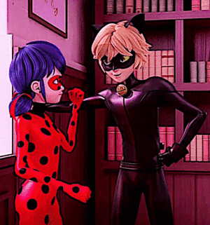  Chat Noir trying to look cool 由 leaning on a 墙