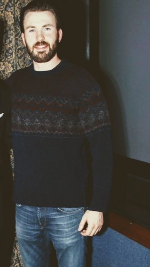  Chris Evans sweaters