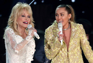  Dolly Parton Shines in All-Star Tribute to Her at 2019 Grammy Awards
