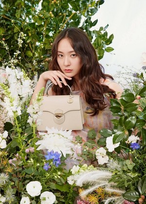  Krystal in 'Paul's Boutique' 2019 S/S Collection Обои