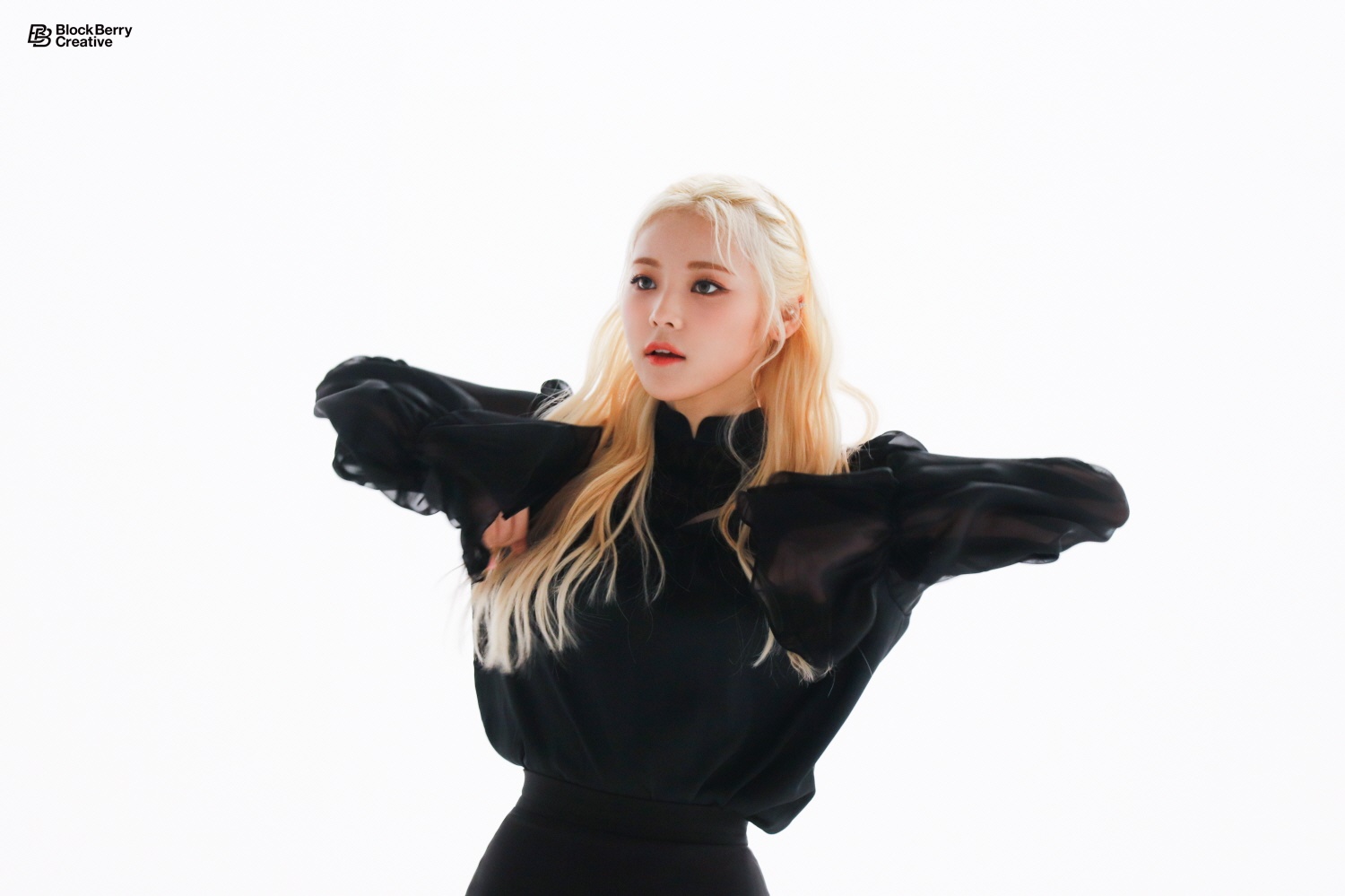 LOONA 'Butterfly' MV behind - Jinsoul - LOOΠΔ Photo (42659962) - Fanpop -  Page 2