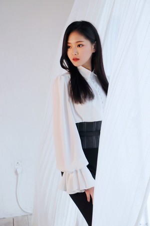  LOONA [X X] photoshoot behind - Hyunjin