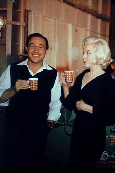  Marilyn Monroe and Gene Kelly