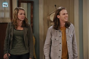Mom ~ 1x03 "A Small Nervous Breakdown and a Misplaced Fork"