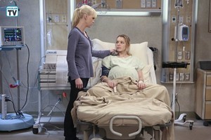  Mom ~ 1x22 "Smokey Taylor and a Deathbed Confession"