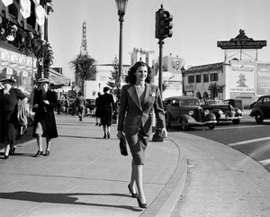 Rita Hayworth Crossing The Street