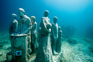  Underwater Art Sculpture