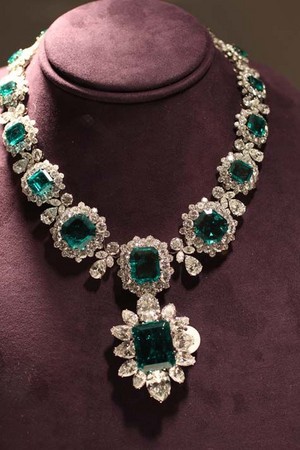  Bulgari esmeralda And Diamond collar