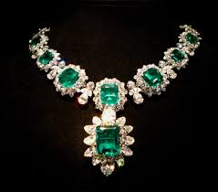  Bulgari изумруд And Diamond ожерелье