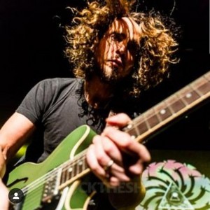  Chris Cornell violão, guitarra