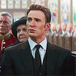  Chris Evans in Captain America: Civil War (2016)