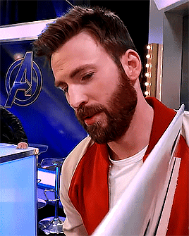 Chris Evans in The Stars of Marvel Studios’ Avengers Endgame Play a Drawing Game