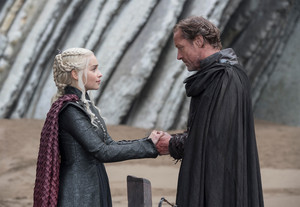  Daenerys Targaryen and Jorah Mormont in 'Eastwatch'
