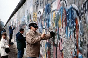  Destruction Of The Berlin दीवार