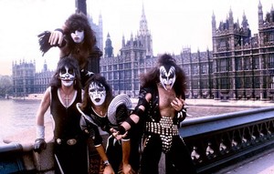  किस ~London, England...May 10, 1976