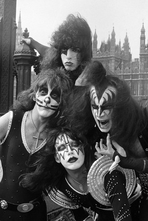  किस ~London, England...May 10, 1976