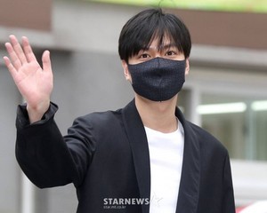  Lee Minho is back officially discharged from the military today 19.04.25