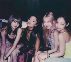  Lisa, Rose, Jennie with Ariana Grande
