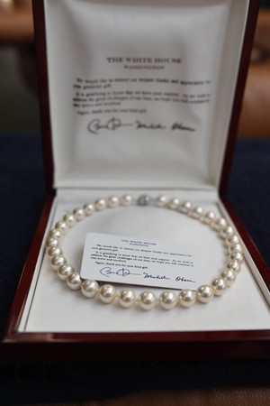  Michelle Obama ожерелье