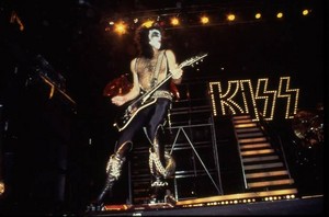  Paul (NYC) December 14-16,1977 (Madison Square Garden)