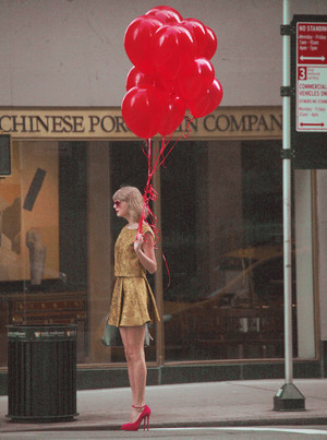  TAYLOR snel, swift SELLING RED BALOON