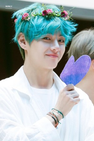 V (BTS) Fan Club | Fansite with photos, videos, and more