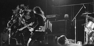  吻乐队（Kiss） ~Austin, Texas...June 14, 1975 (Dressed to Kill Tour -City Coliseum) -44 years 以前 today