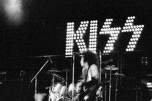  키스 ~Austin, Texas...June 14, 1975 (Dressed to Kill Tour -City Coliseum) -44 years 이전 today
