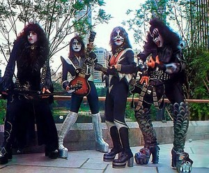  吻乐队（Kiss） (NYC)…June 24, 1976 (Central Park)