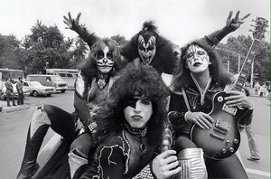  吻乐队（Kiss） (NYC)…June 24, 1976 (Central Park)