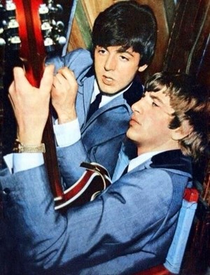 Paul teaches Ringo the guitar 🎶