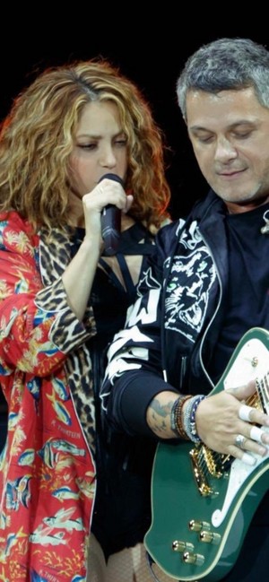  Performing With Alejandro Sanz