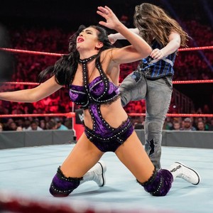  Raw 5/27/19 ~ Becky/Nikki kreuz vs The IIconics