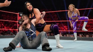  Raw 5/27/19 ~ Becky/Nikki 交叉, 十字架 vs The IIconics