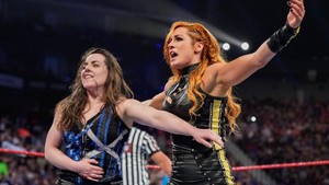  Raw 5/27/19 ~ Becky/Nikki menyeberang, cross vs The IIconics