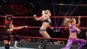  Raw 6/17/19 ~ The IIconics vs Alexa Bliss/Nikki menyeberang, cross