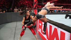  Raw 6/17/19 ~ The IIconics vs Alexa Bliss/Nikki पार करना, क्रॉस